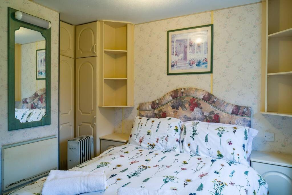 Wind In The Willows: Sleeps 4, Kitchen, Bathroom, Lounge, Wifi Napton on The Hill エクステリア 写真