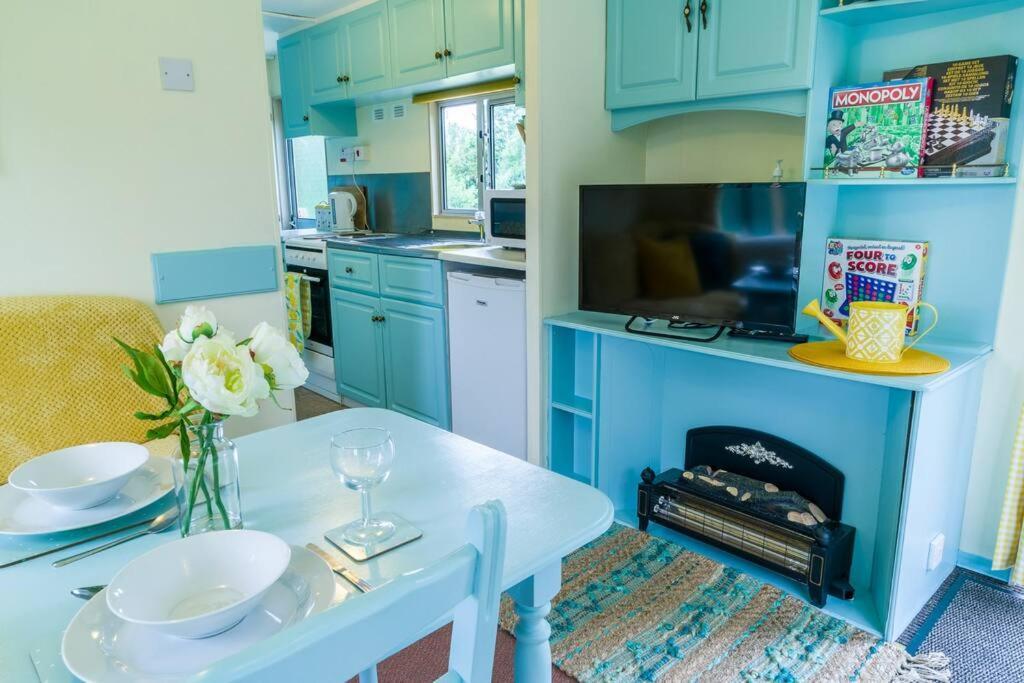 Wind In The Willows: Sleeps 4, Kitchen, Bathroom, Lounge, Wifi Napton on The Hill エクステリア 写真