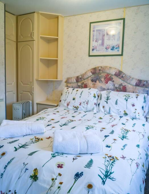 Wind In The Willows: Sleeps 4, Kitchen, Bathroom, Lounge, Wifi Napton on The Hill エクステリア 写真