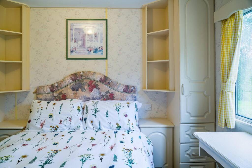 Wind In The Willows: Sleeps 4, Kitchen, Bathroom, Lounge, Wifi Napton on The Hill エクステリア 写真