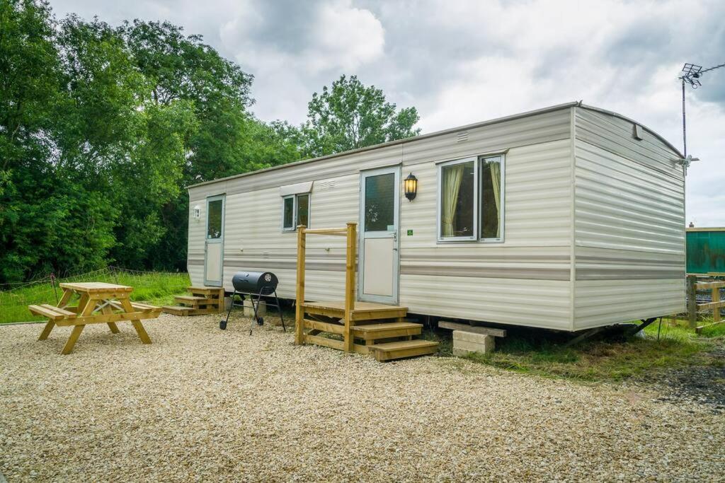 Wind In The Willows: Sleeps 4, Kitchen, Bathroom, Lounge, Wifi Napton on The Hill エクステリア 写真